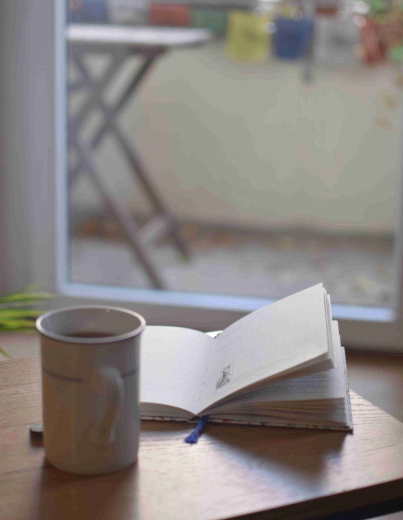 Blick aus dem Fenster bei psychotherapeutischer Sitzung